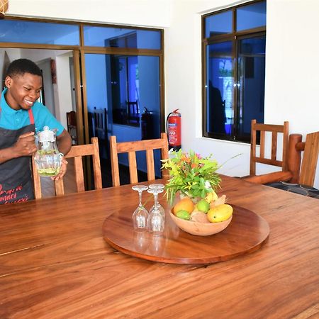 Private Backdoor Villa With Big Swimming Pool And Services Of Chef Included Diani Beach Exterior photo