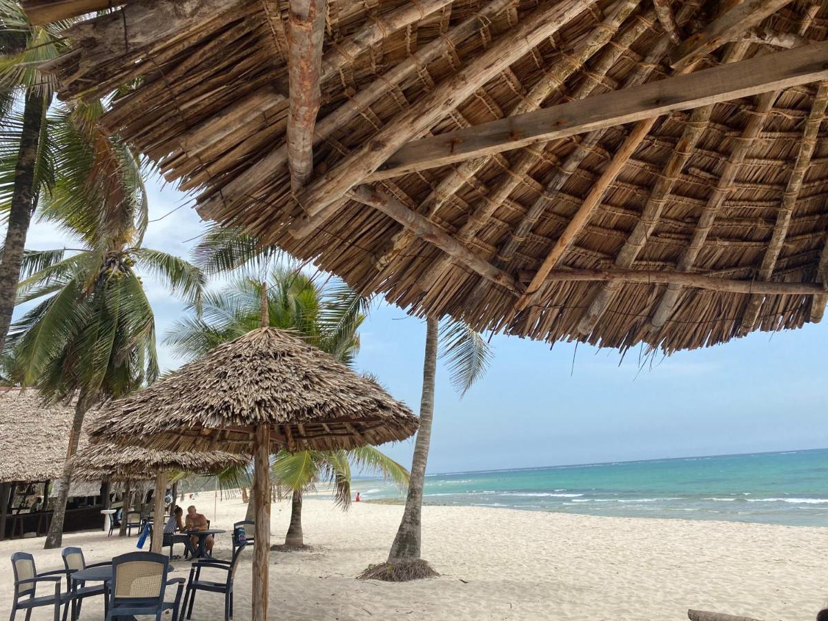 Private Backdoor Villa With Big Swimming Pool And Services Of Chef Included Diani Beach Exterior photo