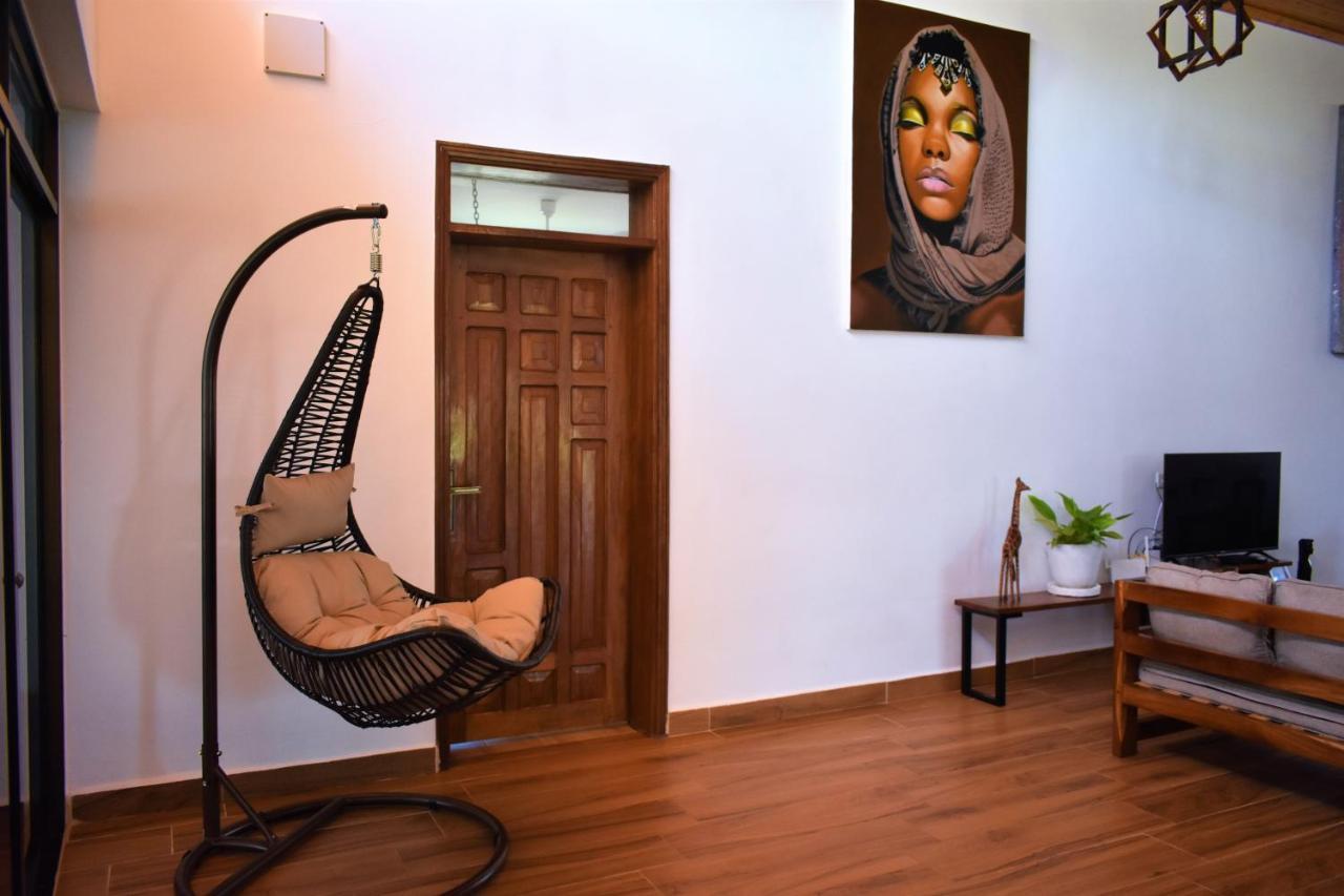 Private Backdoor Villa With Big Swimming Pool And Services Of Chef Included Diani Beach Exterior photo