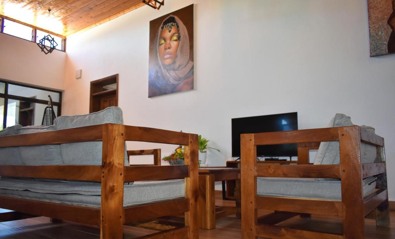 Private Backdoor Villa With Big Swimming Pool And Services Of Chef Included Diani Beach Exterior photo