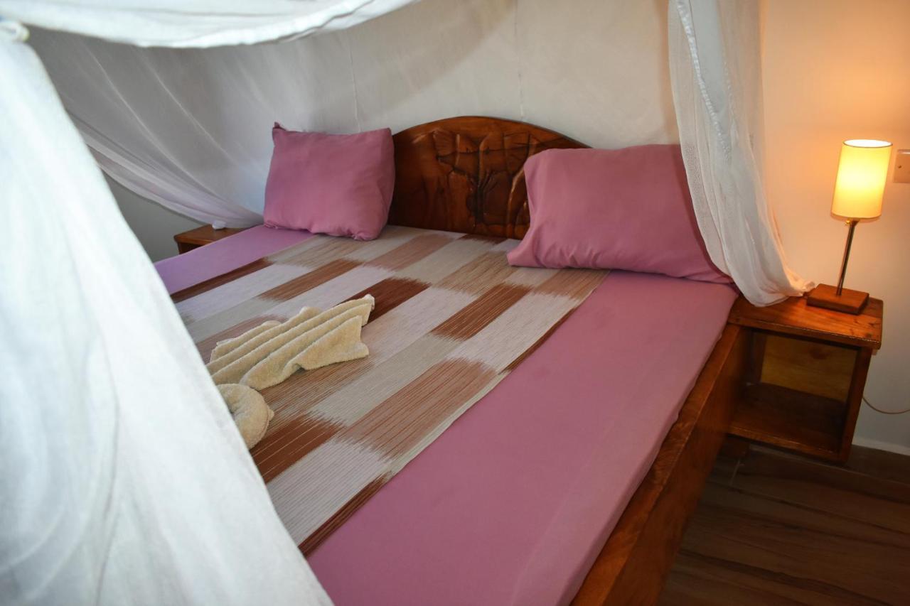 Private Backdoor Villa With Big Swimming Pool And Services Of Chef Included Diani Beach Exterior photo