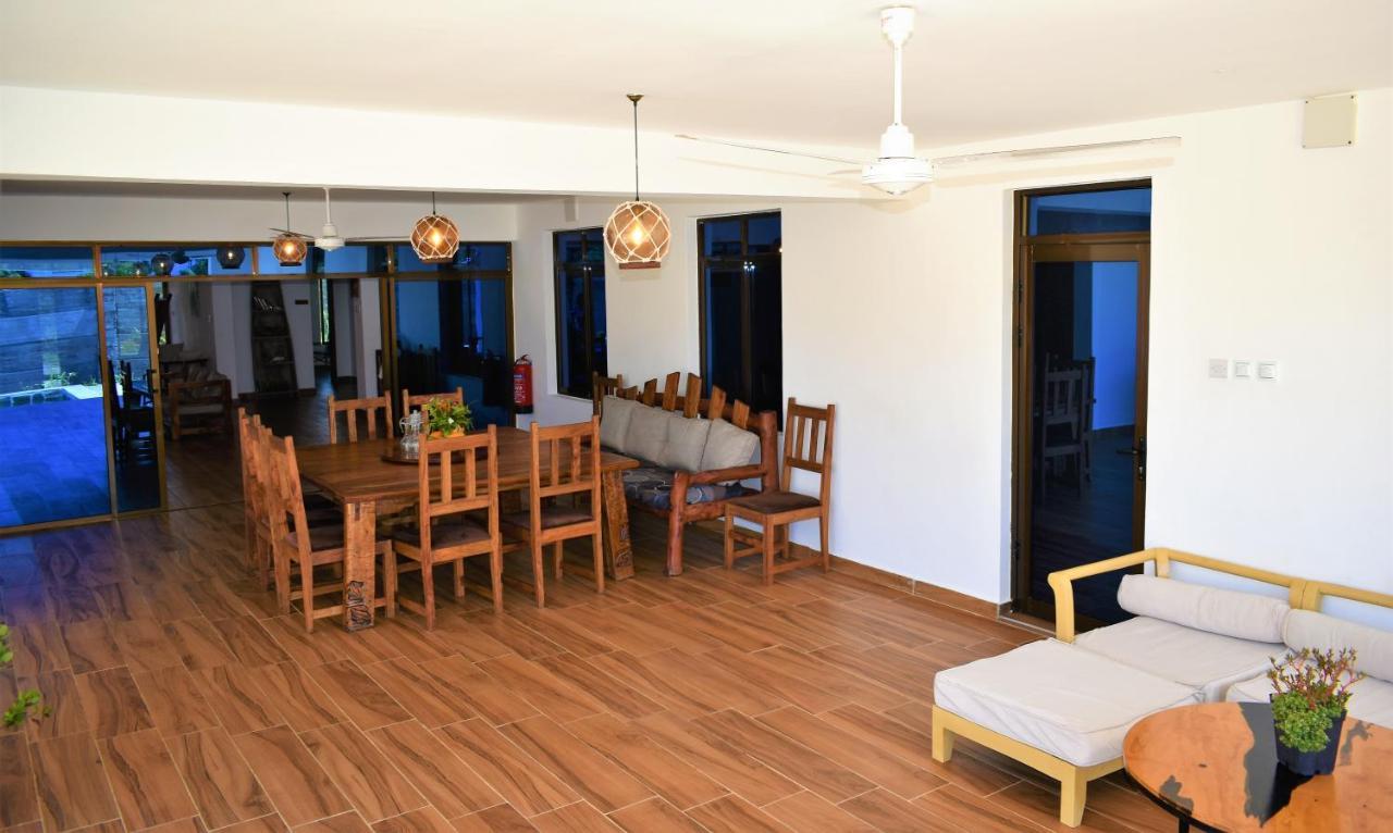 Private Backdoor Villa With Big Swimming Pool And Services Of Chef Included Diani Beach Exterior photo