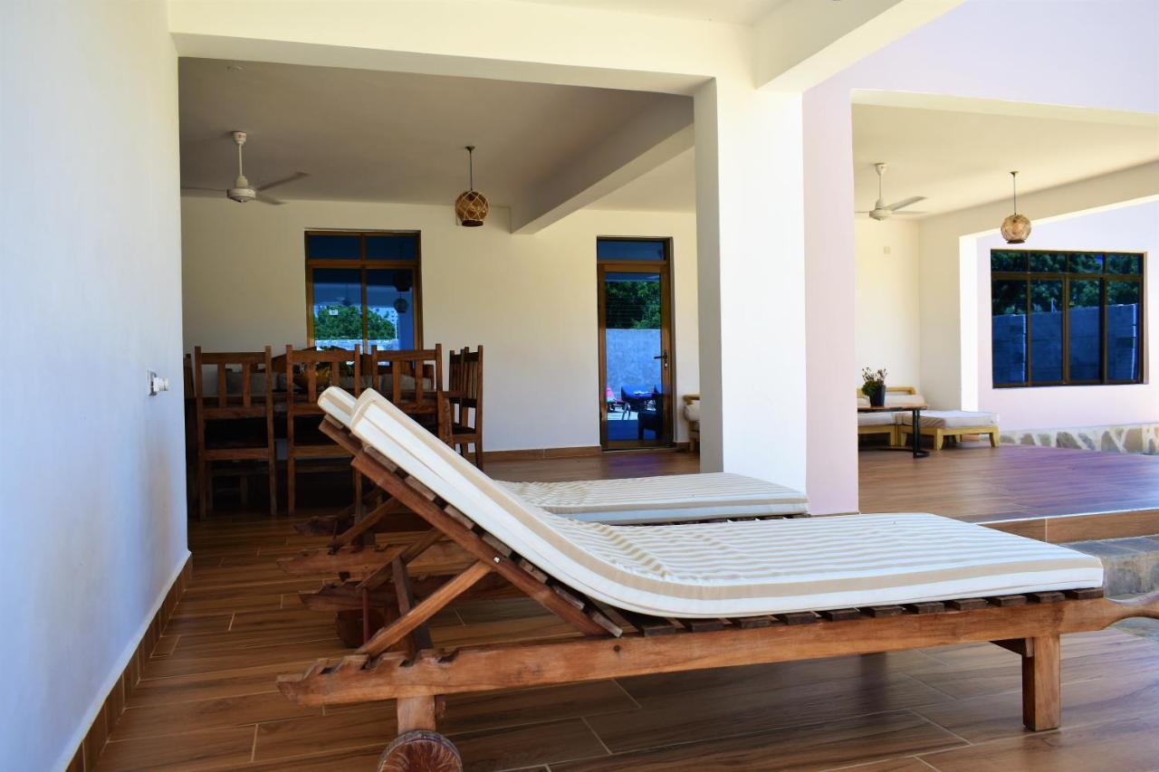 Private Backdoor Villa With Big Swimming Pool And Services Of Chef Included Diani Beach Exterior photo