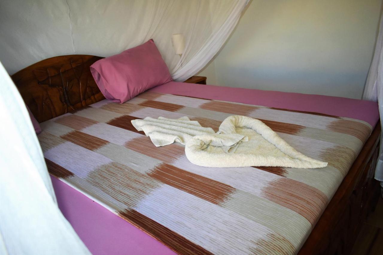 Private Backdoor Villa With Big Swimming Pool And Services Of Chef Included Diani Beach Exterior photo
