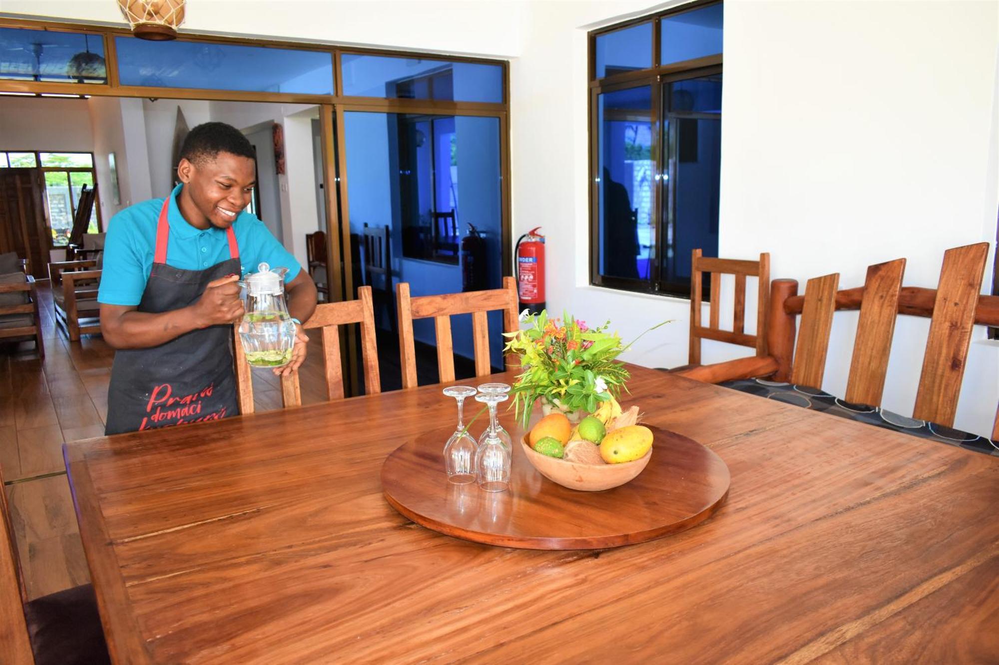 Private Backdoor Villa With Big Swimming Pool And Services Of Chef Included Diani Beach Exterior photo