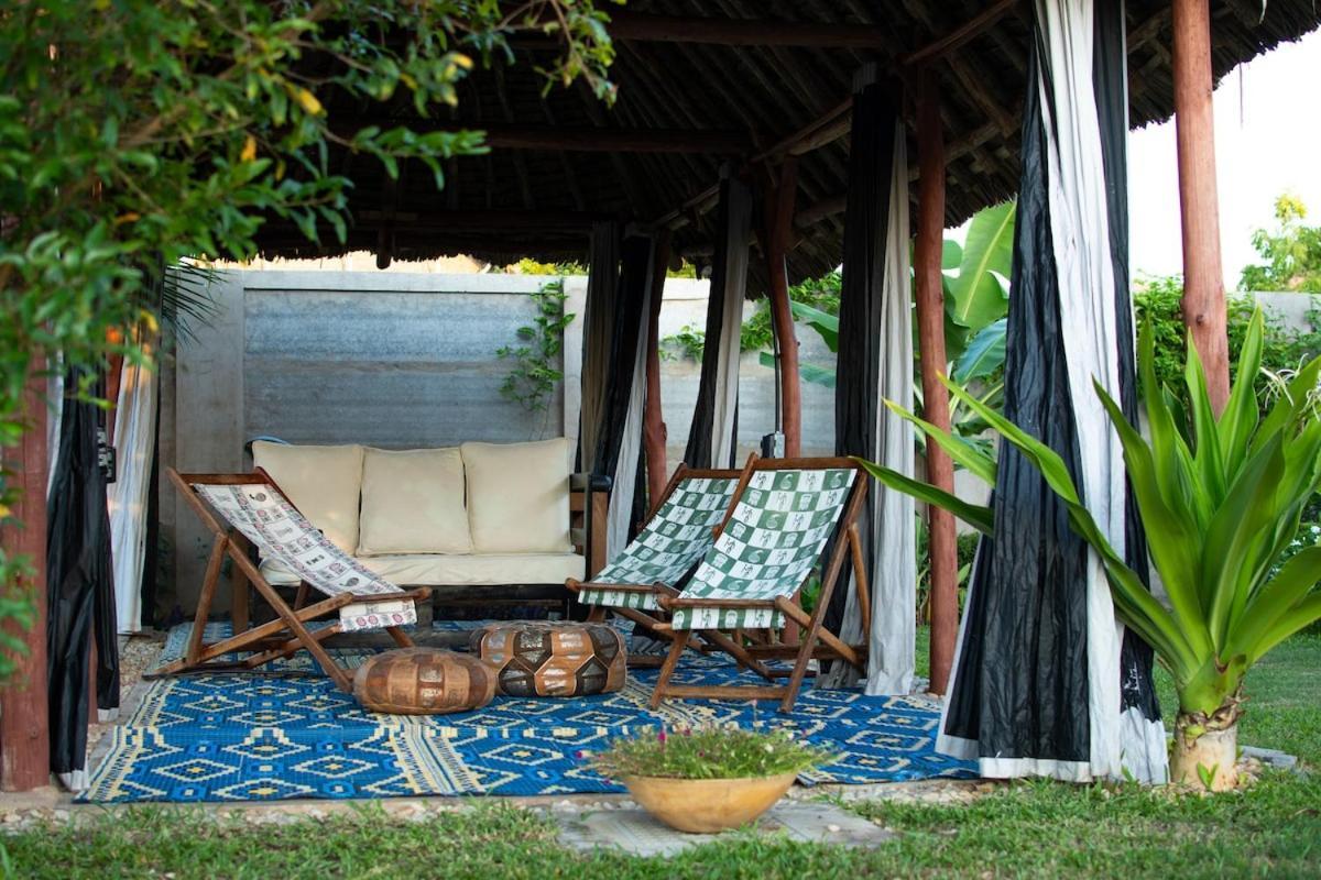 Private Backdoor Villa With Big Swimming Pool And Services Of Chef Included Diani Beach Exterior photo