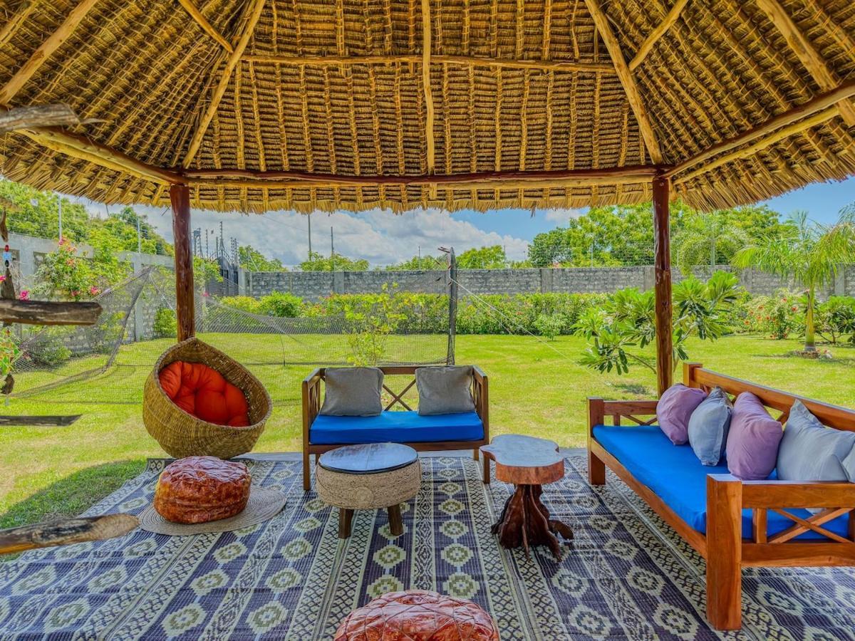 Private Backdoor Villa With Big Swimming Pool And Services Of Chef Included Diani Beach Exterior photo