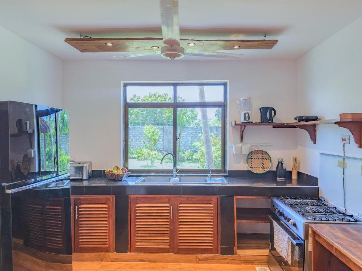 Private Backdoor Villa With Big Swimming Pool And Services Of Chef Included Diani Beach Exterior photo