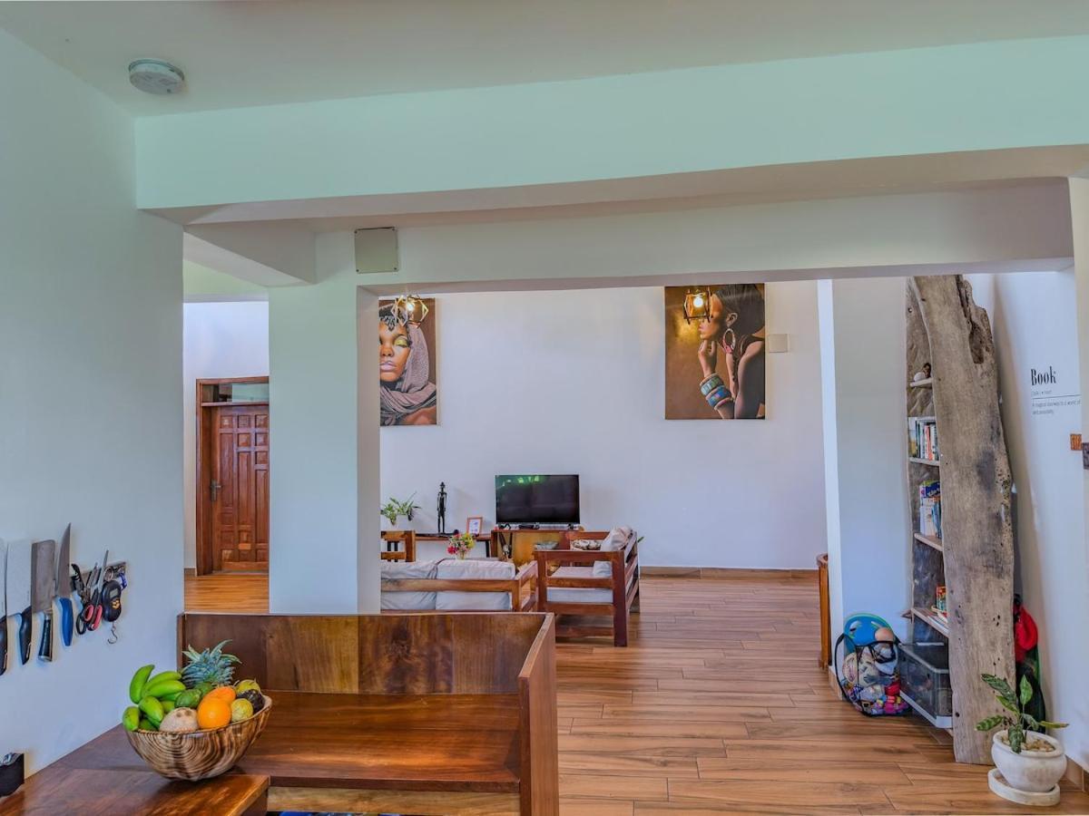 Private Backdoor Villa With Big Swimming Pool And Services Of Chef Included Diani Beach Exterior photo