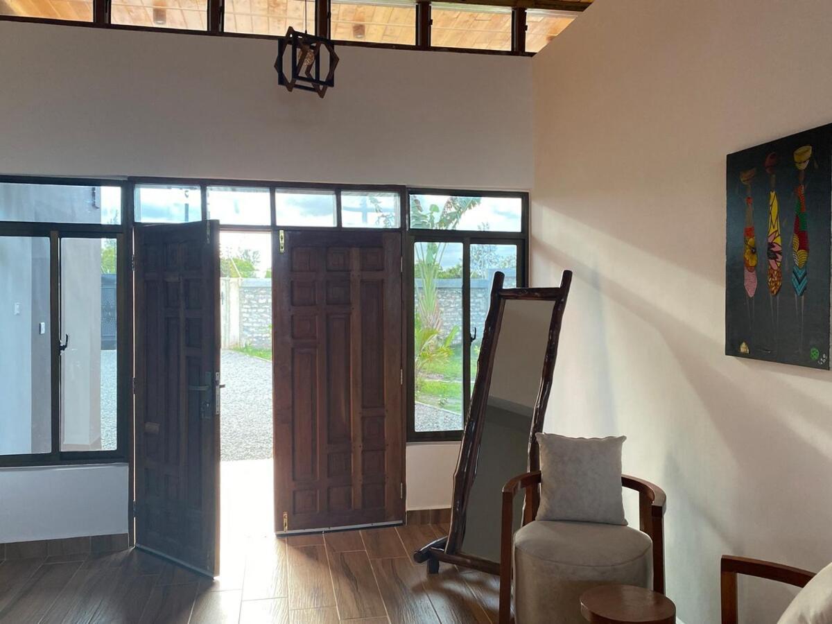 Private Backdoor Villa With Big Swimming Pool And Services Of Chef Included Diani Beach Exterior photo